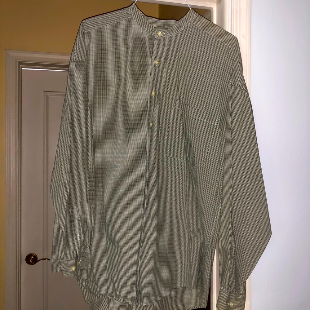 Men’s long sleeve button down dress shirt